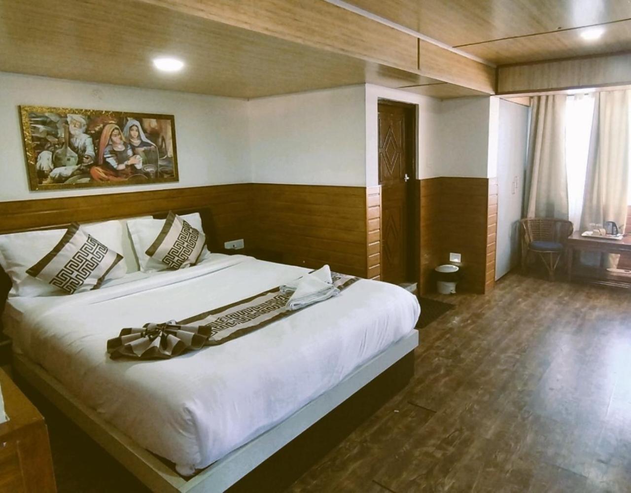 Hotel Kasturi Palace & Restaurant Darjeeling Darjeeling  Bagian luar foto