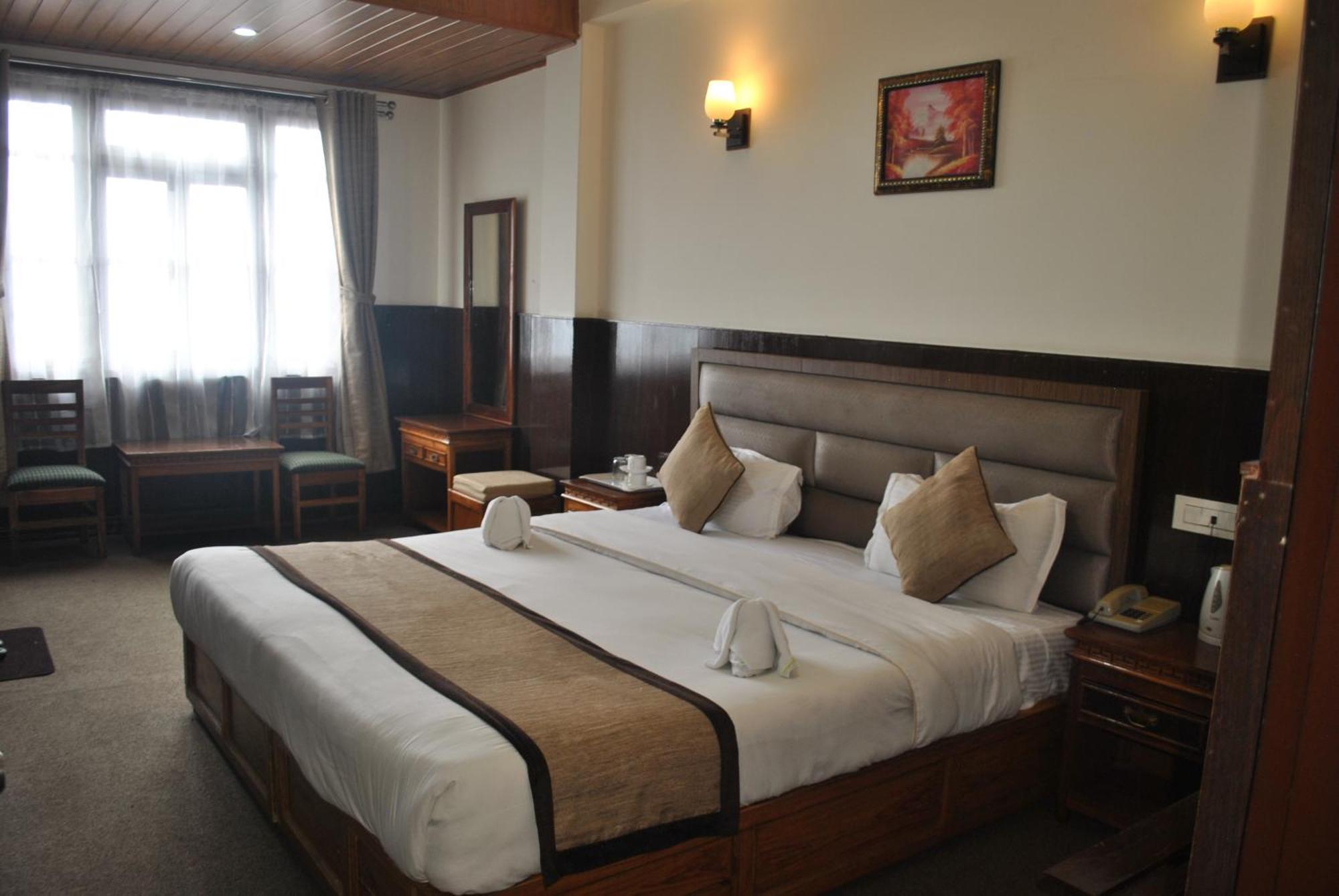 Hotel Kasturi Palace & Restaurant Darjeeling Darjeeling  Bagian luar foto