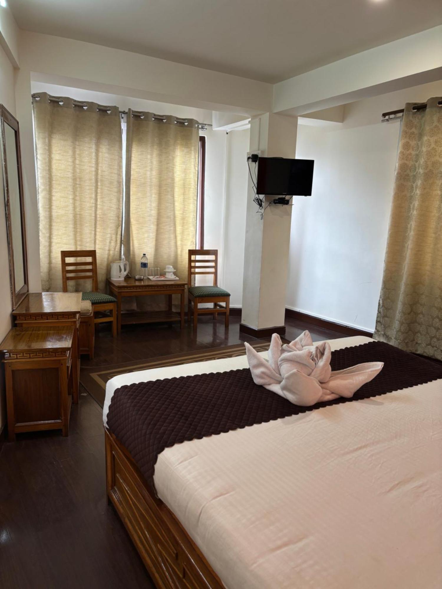 Hotel Kasturi Palace & Restaurant Darjeeling Darjeeling  Bagian luar foto