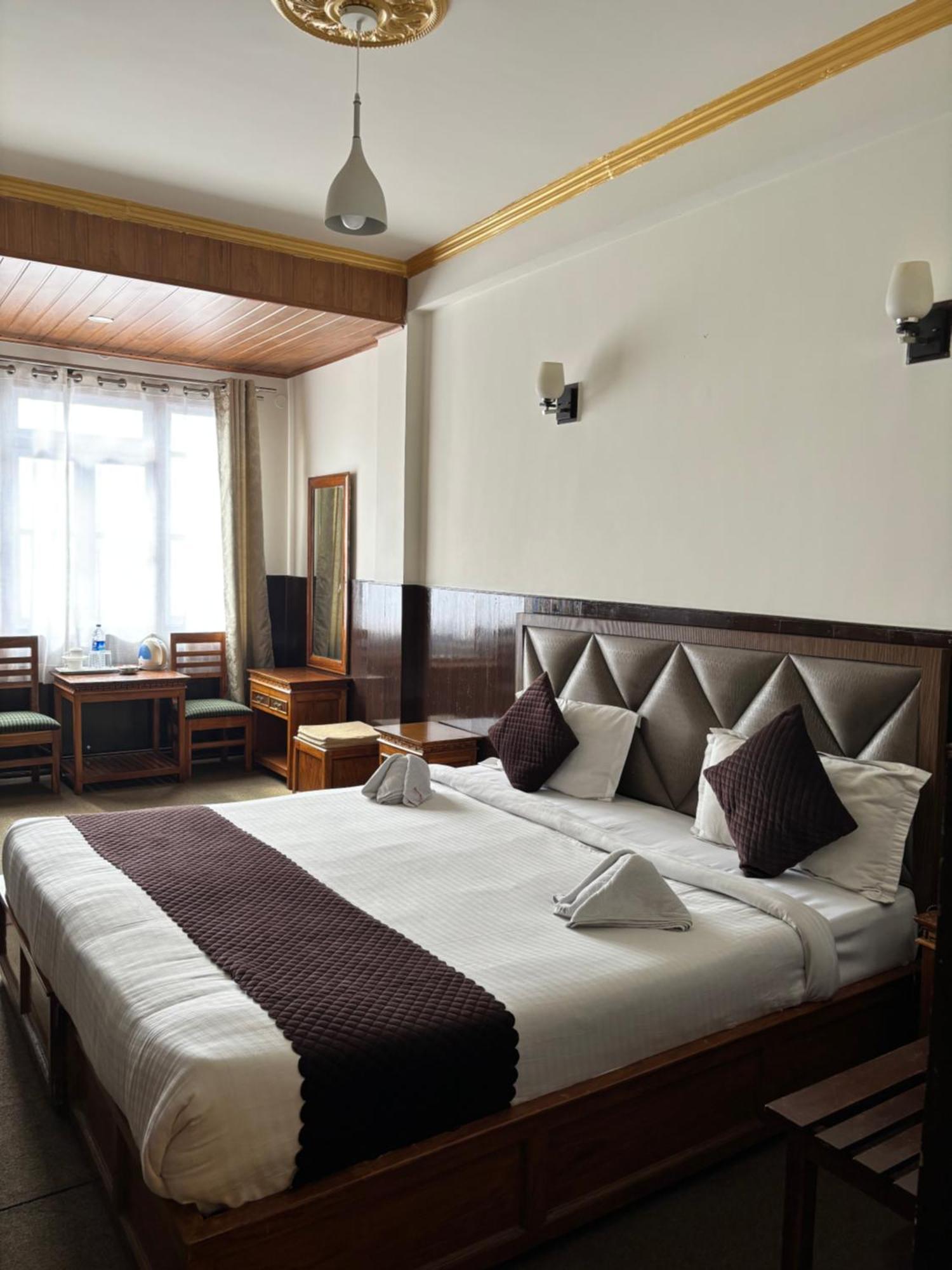 Hotel Kasturi Palace & Restaurant Darjeeling Darjeeling  Bagian luar foto