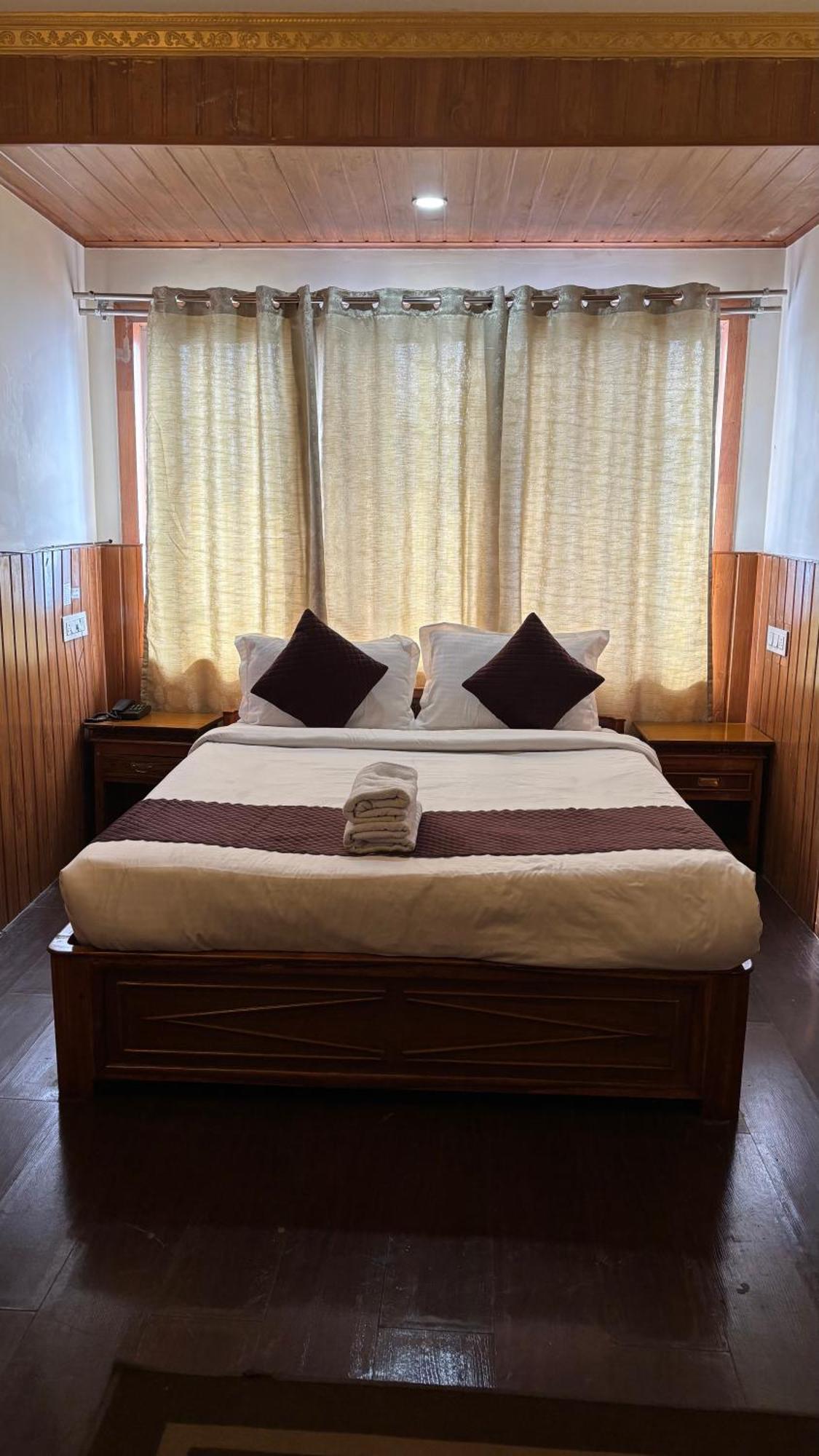 Hotel Kasturi Palace & Restaurant Darjeeling Darjeeling  Bagian luar foto