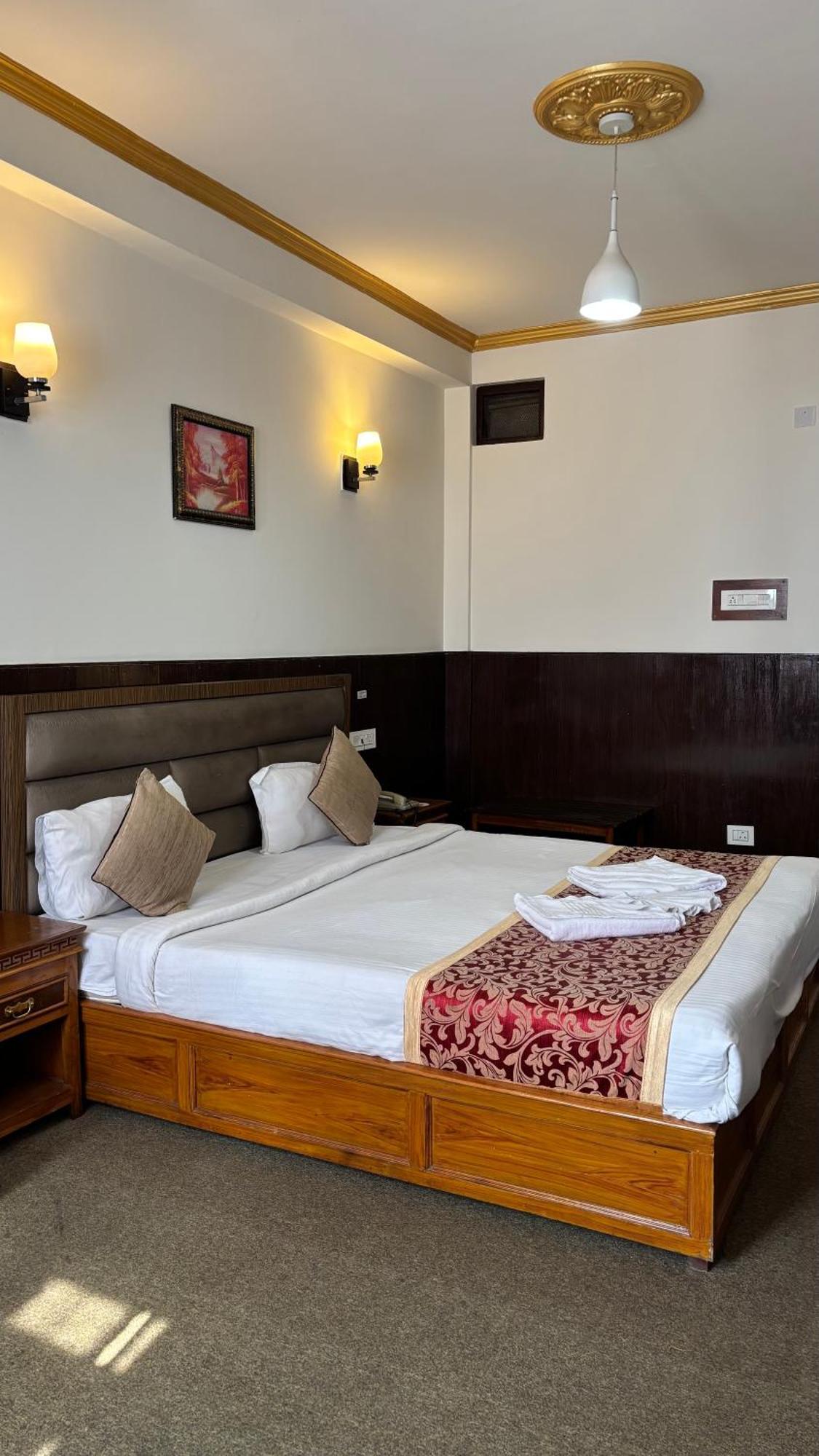 Hotel Kasturi Palace & Restaurant Darjeeling Darjeeling  Bagian luar foto