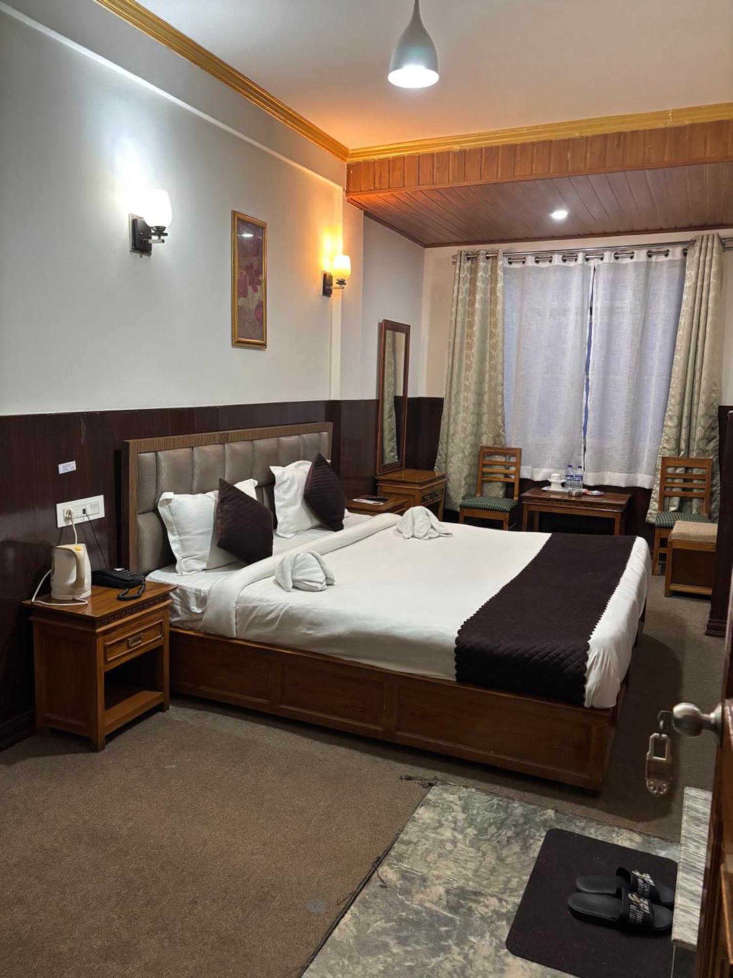 Hotel Kasturi Palace & Restaurant Darjeeling Darjeeling  Bagian luar foto