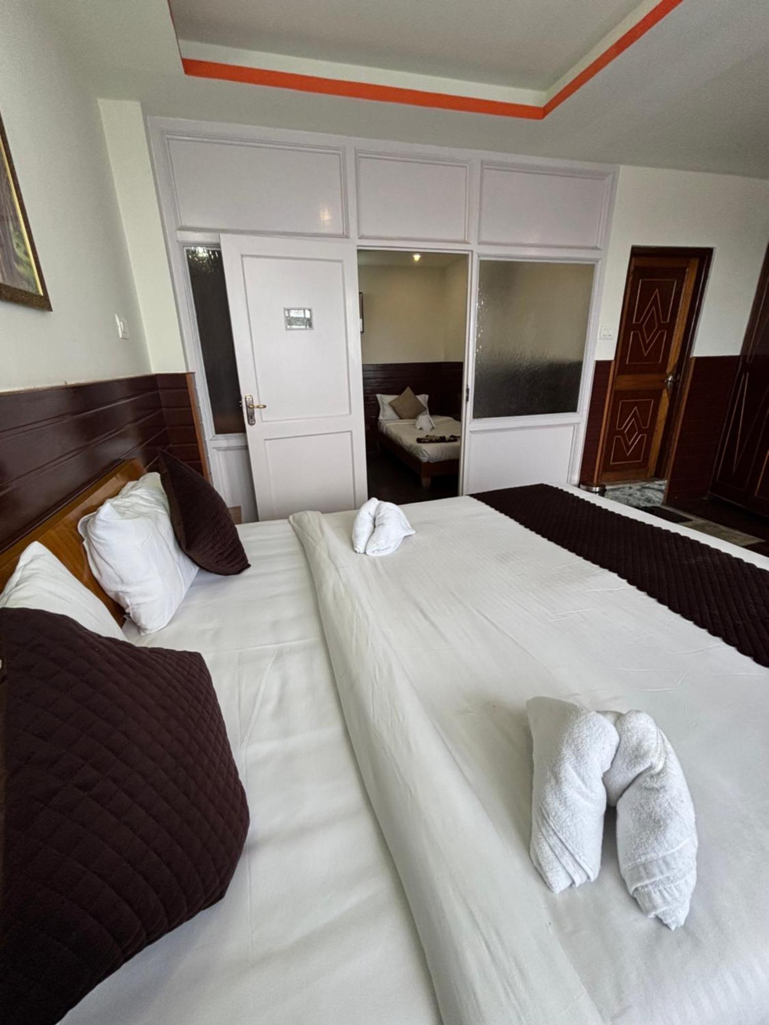Hotel Kasturi Palace & Restaurant Darjeeling Darjeeling  Bagian luar foto