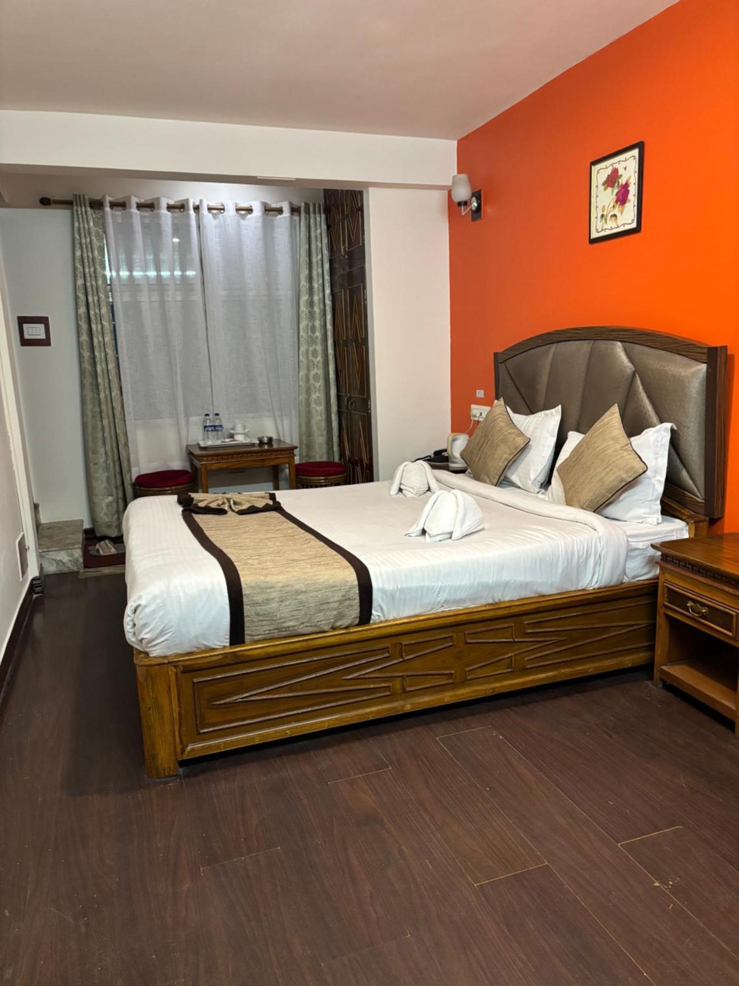 Hotel Kasturi Palace & Restaurant Darjeeling Darjeeling  Bagian luar foto
