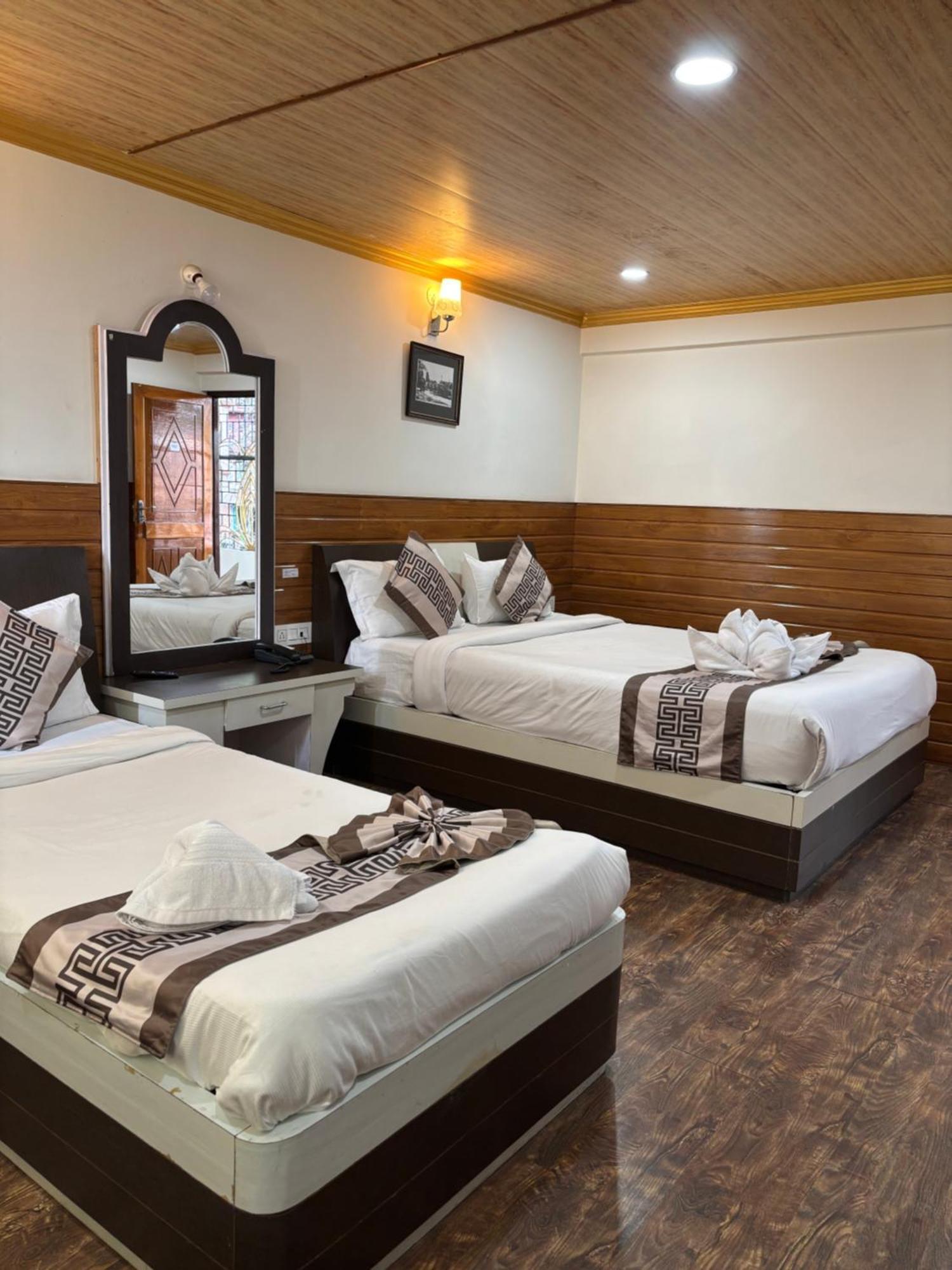 Hotel Kasturi Palace & Restaurant Darjeeling Darjeeling  Bagian luar foto