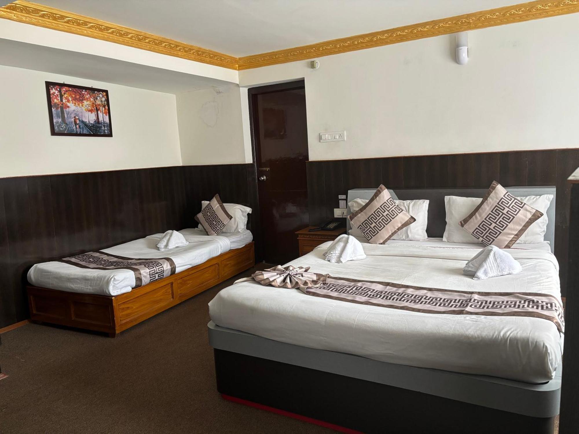 Hotel Kasturi Palace & Restaurant Darjeeling Darjeeling  Bagian luar foto