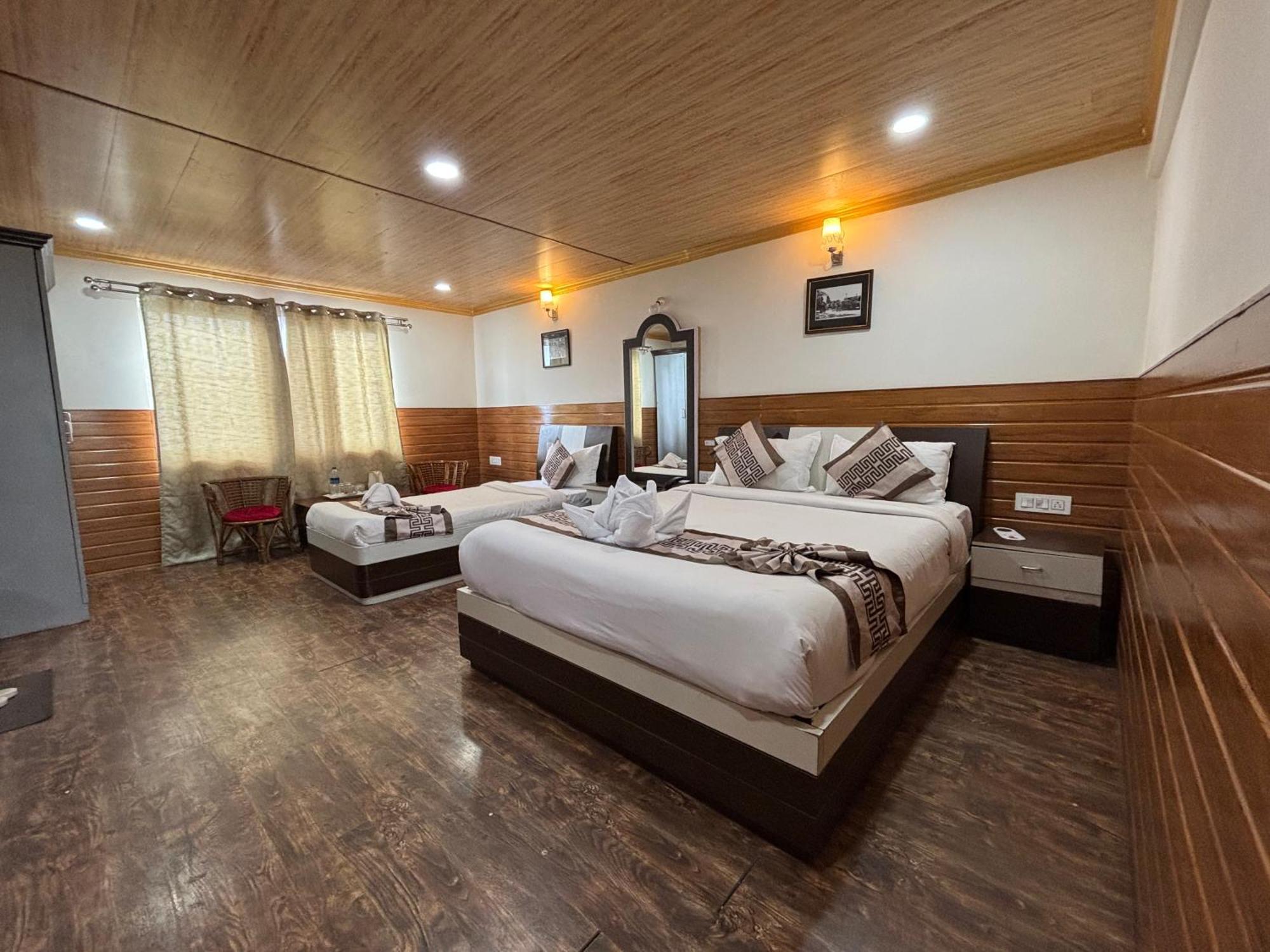Hotel Kasturi Palace & Restaurant Darjeeling Darjeeling  Bagian luar foto
