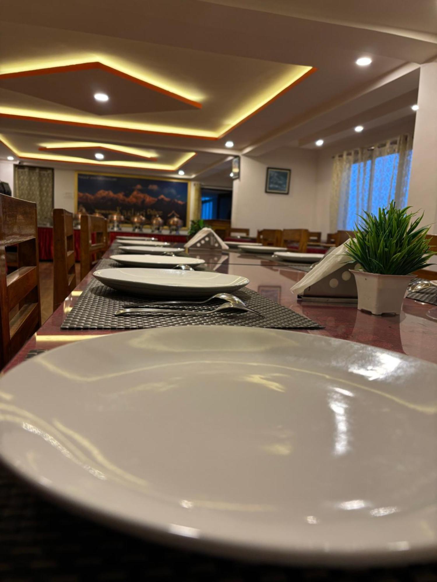Hotel Kasturi Palace & Restaurant Darjeeling Darjeeling  Bagian luar foto