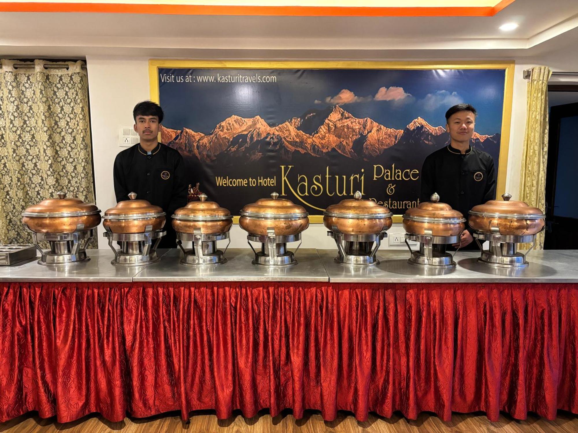 Hotel Kasturi Palace & Restaurant Darjeeling Darjeeling  Bagian luar foto