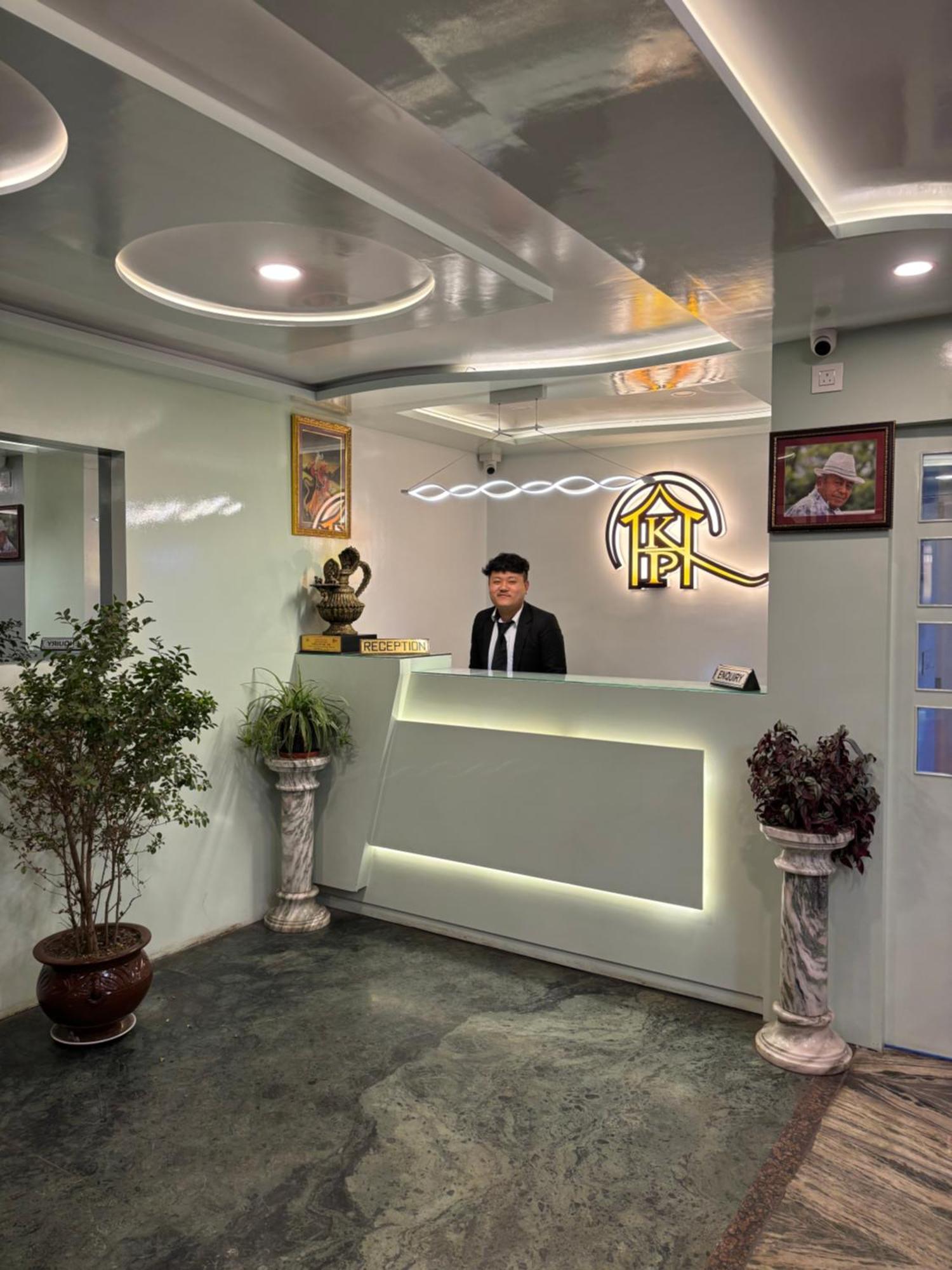 Hotel Kasturi Palace & Restaurant Darjeeling Darjeeling  Bagian luar foto